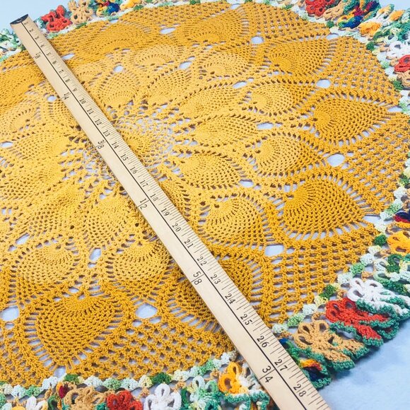 70s Golden Yellow Ombre Peacock Feather Tabletop Crochet Doily Vintage Linen - Picture 9 of 9
